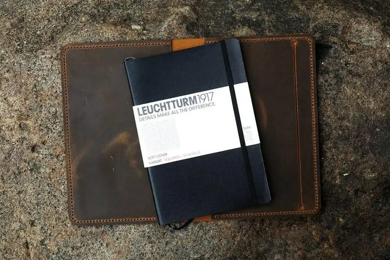 Персонализированный кожаный чехол для ноутбука Leuchtturm 1917 Medium A5/минималистичный