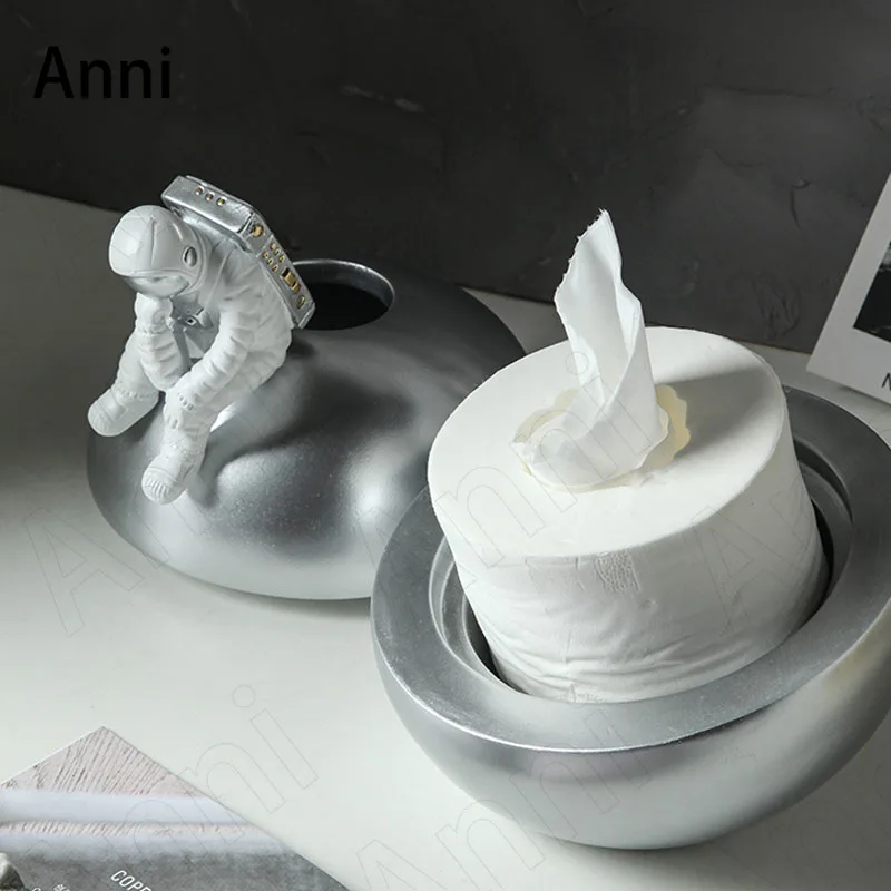 

Creative Resin Spaceman Tissue Boxes Nordic Modern Astronaut Napkin Holder Roll Paper Paper Towel Tube Living Room Decoration