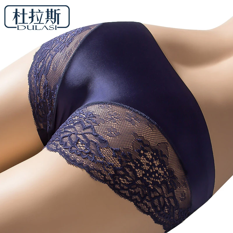 chicas en calzones de encaje