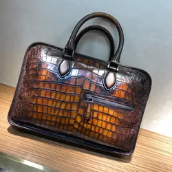 С узором «крокодиловая кожа» модный портфель