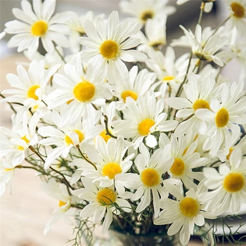 

5 Heads/Branch Artificial Dasiy Flowers Silk Fake Flowers Decorative Stamen Small Daisy for Wedding Holding Flowers Home Decor