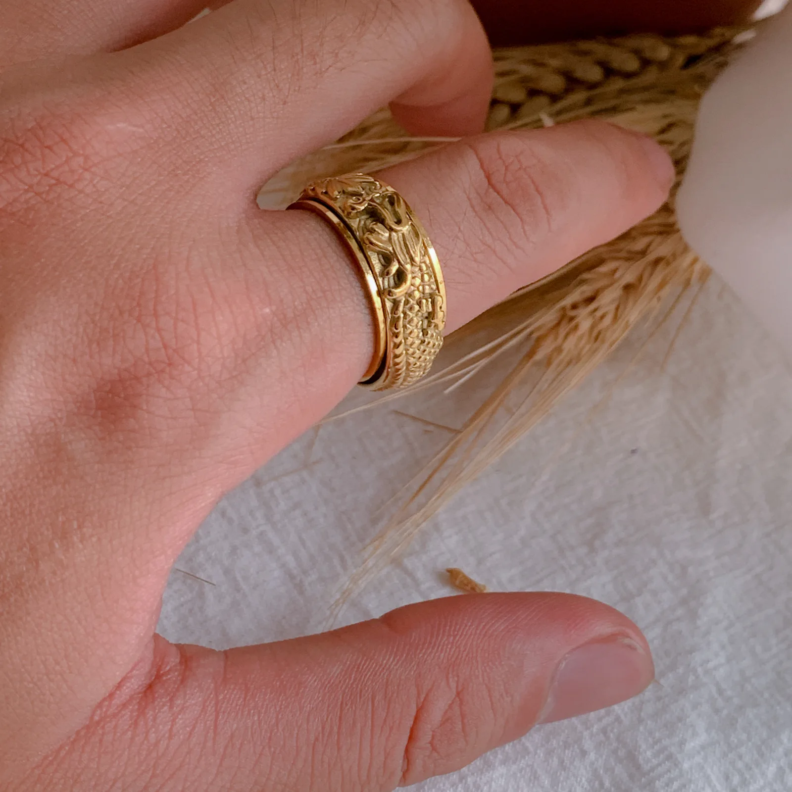 

Domineering Stainless Steel Rotatable Dragon Ring for Women Men's Animal Ring Motorcycle Party Biker Ring Hip Hop Jewelry Gifts