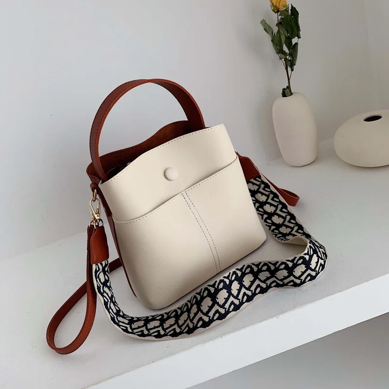 

Texture small bag female 2019 new wave Korean version of the handbag wild Messenger bag wide shoulder strap fashion bucket bag
