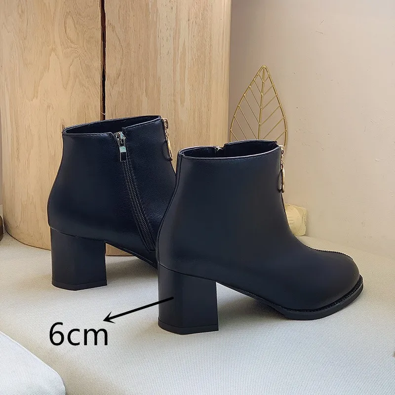 Bottes femme nouveau/Модные женские ботинки зимние плюшевые теплые черные простые кожаные ботинки наивысшего качества на массивном каблуке с молнией спереди; botas mujer - Цвет: Черный