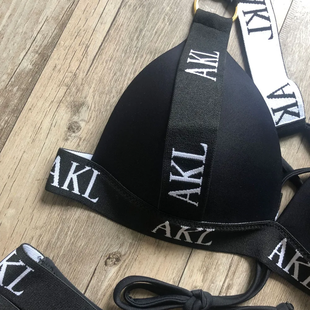 12332969681_1273575242