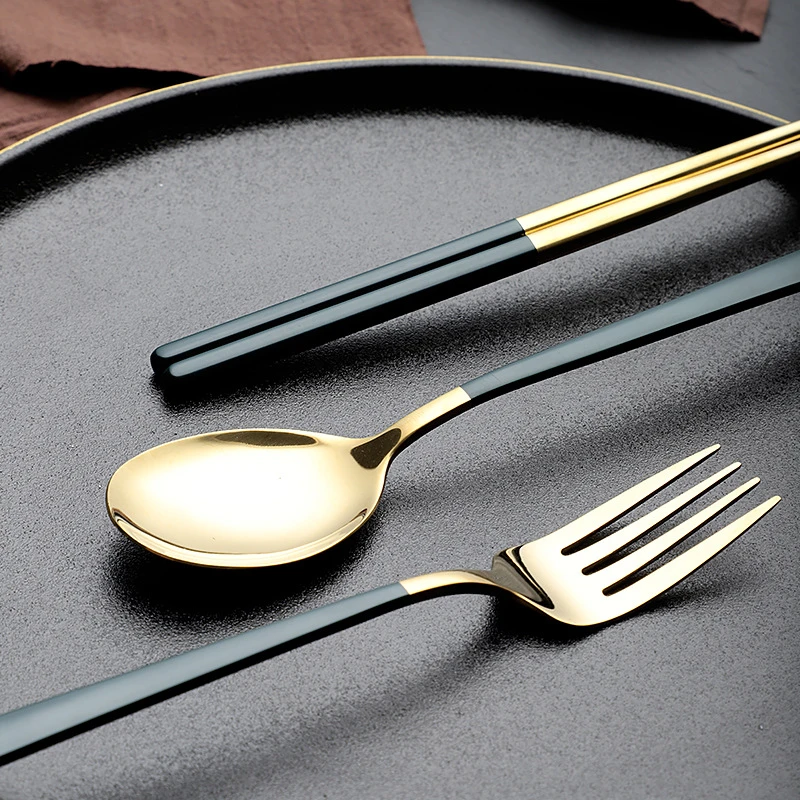 BUILT - Set De Couverts Dans Leur Boîte De Transport, Cuillère / Couteau / Fourchette En Acier