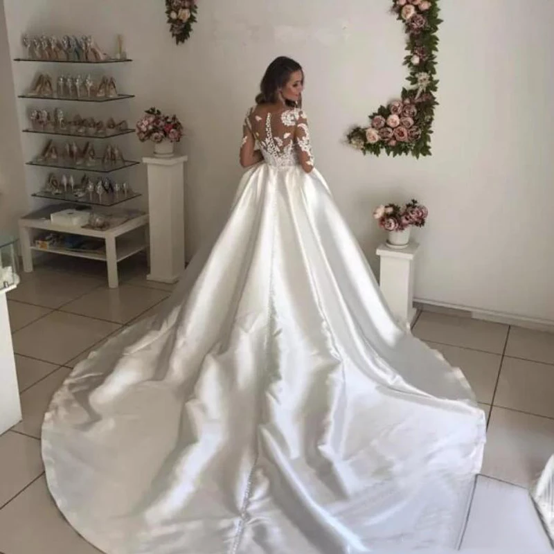 Satin Ball Gown Wedding Dresses Scoop Long Sleeves Vestidos De Noiva Court Train Lace Appliques Bridal Gown Robe De Mariee (2)