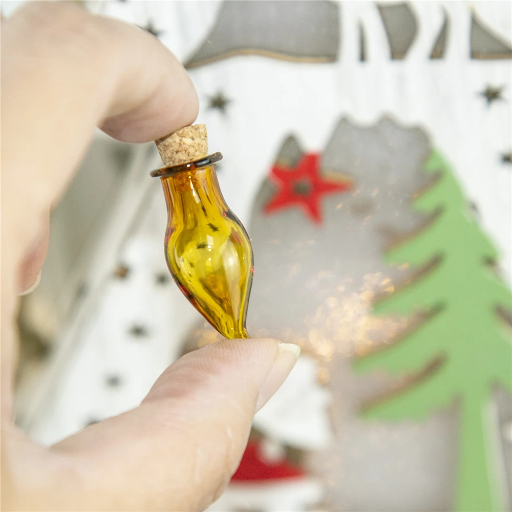 7 pcs Mixed Mini Arts Glass Bottles With Corks Small Chili Glass Bottles Pendants Jars Gift Vials