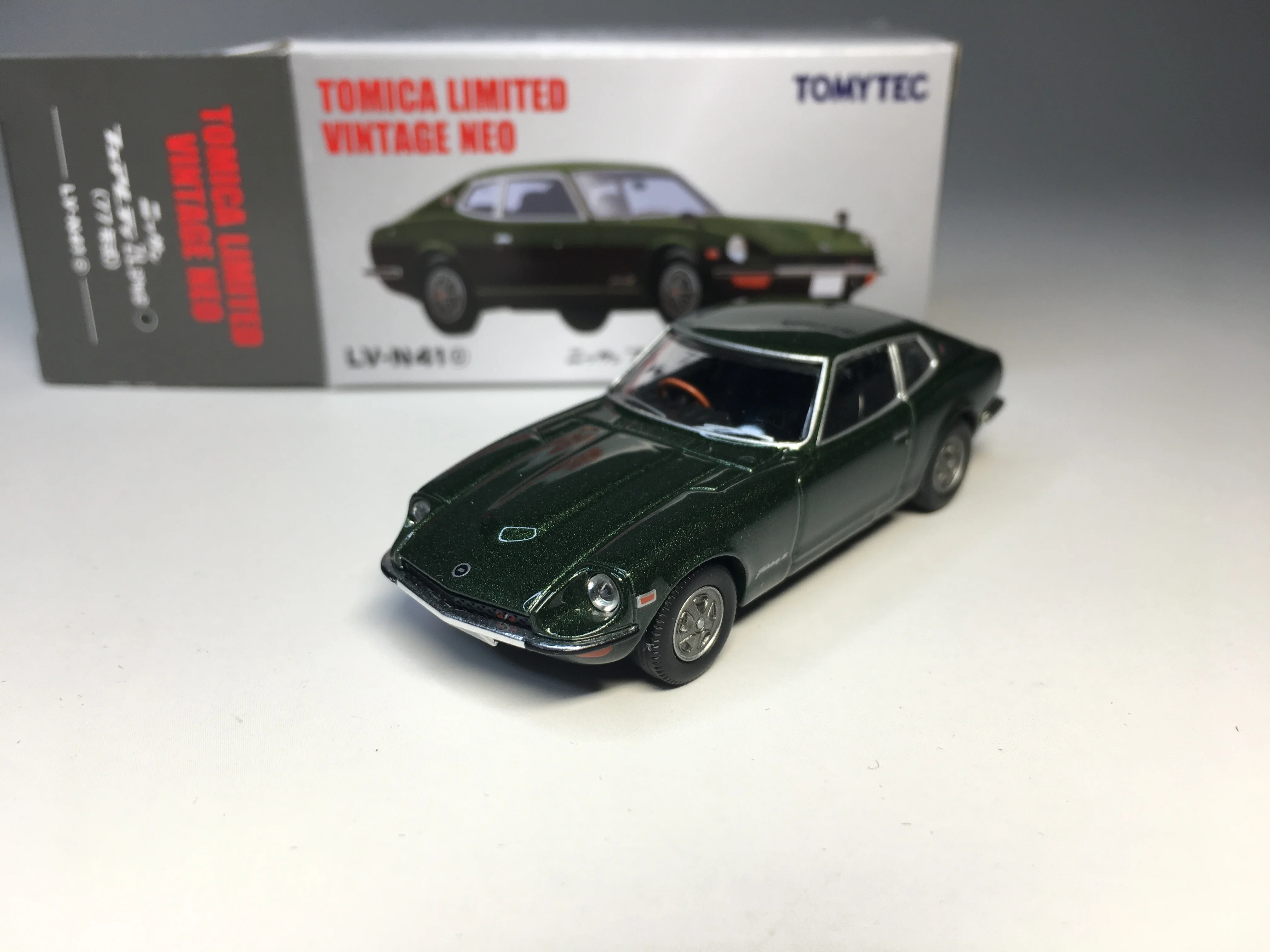 Tomytec Tomica Limited Vintage Neo Nissan Fairlady Z-L 2BY2 LV-N41c 1:64 