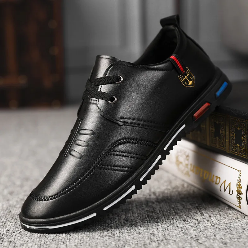 Zapatos informales con suelas blandas para hombre joven, calzado de piel suave, a la moda, novedad