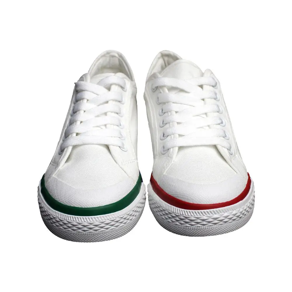 

Women's canvas shoes are popular with color-matching soles