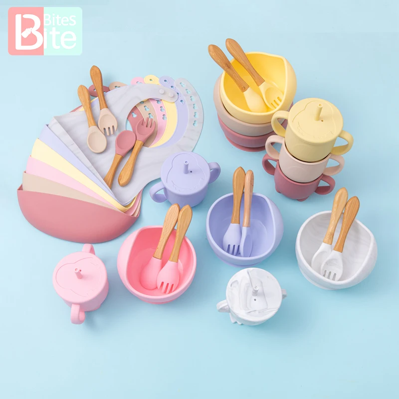 

5Pcs/1Set Silicone Dishes Baby Feeding Bowl Set Baby Learning Suction Bowl Cup Set Wood Fork Spoon Non-Slip for Babies Bib