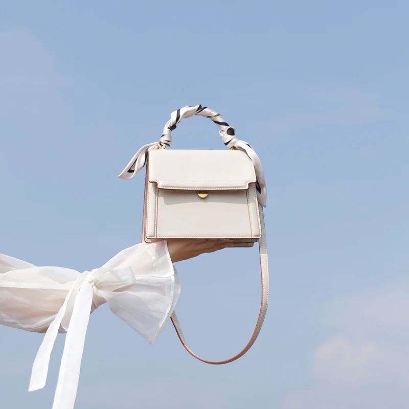 Niche texture leather scarves handbag bag women's new summer wild one-shoulder messenger small square bag