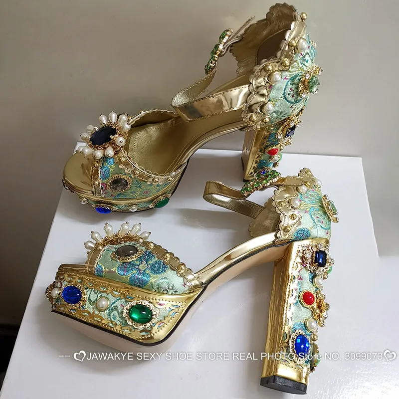 JAWAKYE роскошь украшенный драгоценностями Стразы сандалии на каблуке Для женщин жемчужные летние туфли на высоком каблуке со стразами обувь на платформе Свадебная вечеринка обувь женщина