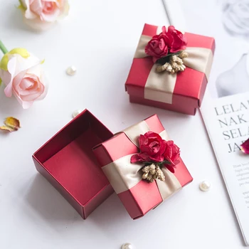 

Free Shipping 50pcs Wedding favor square candy box red paper box flower ribbon packaging boxes a gift for guests