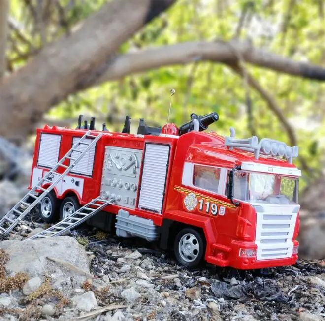 Camion de pompier télécommandé avec fonction de pulvérisation, simulation  de voiture radiocommandée, modèle de voiture télécommandée, 4 canaux, 2.4G  - AliExpress