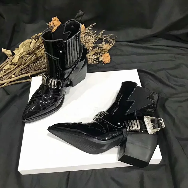 Scarpe donna/женские ботинки; Botines Mujer; обувь в стиле панк из лакированной кожи; chaussures femme; Ботинки Челси с острым носком; женские ботинки с пряжкой