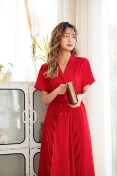 

Spring 2020 Japanese style commuter retro 100 pleated over the knee versatile temperament fairy color dress