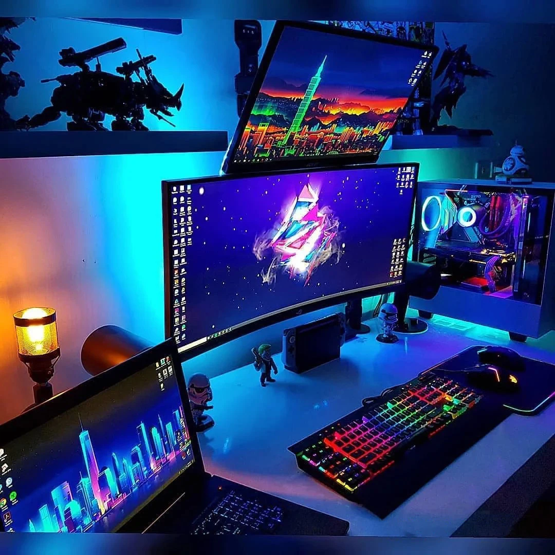 Компьютерный стол игровой. Лучший компьютер для учебы. Красивый компьютер. Corsair pc 4k. Крутой компьютер.