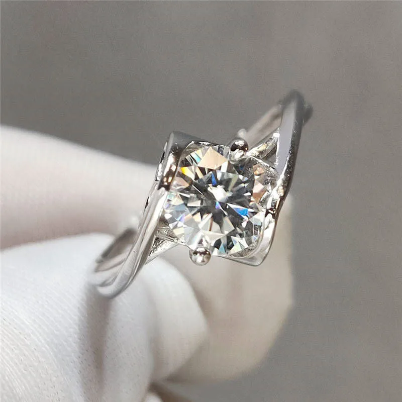 Обручальное кольцо из серебра 925 пробы с платиновым покрытием и бриллиантом |