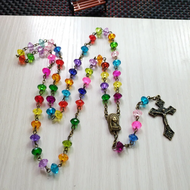 QIGO Красочные акриловые бусины винтажное ожерелье с крестом Иисуса для женщин