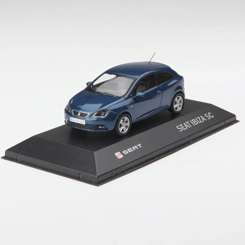 1/43 масштаб сиденье Леон Ибица sc модель автомобиля игрушка литья под давлением модель может быть использована как отправка детям подарки Модель Коллекция дисплей - Цвет: blue sc