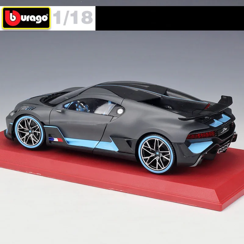 Burago 1:18 Bugatti Divo литая под давлением модель спортивного автомобиля игрушка с рулевым колесом управление с оригинальной коробкой Мальчики металлические игрушки подарки