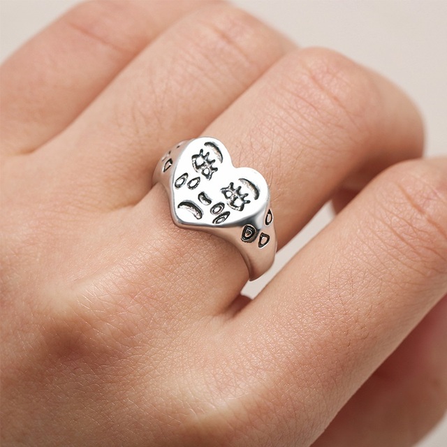 Gothic Heart Ring Set for Women Black Dice Vintage Hip-Hop Silver Plated Retro Rhinestone Charm Butterfly Finger Jewelry
