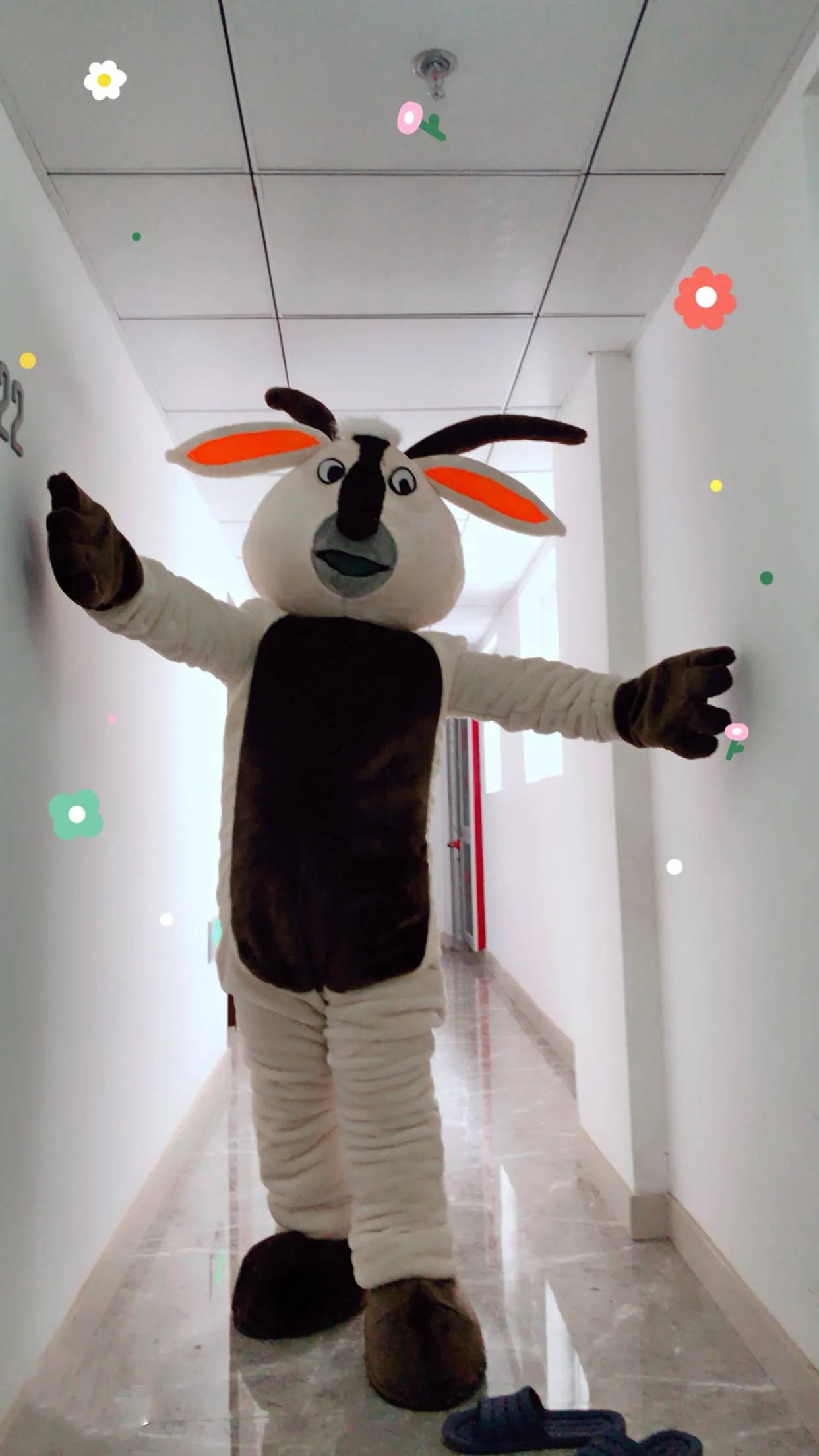 

Goat Mascot Costume Suits Cosplay Party Game Dress Outfits Clothing Advertising Promotion Carnival Halloween Xmas Easter Adults