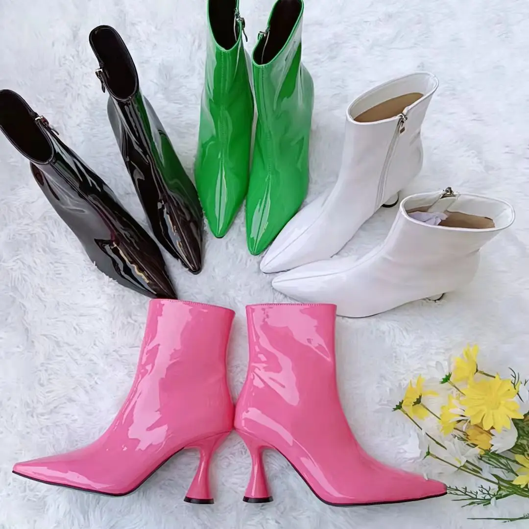 

2021 г. Модные ботинки ярких цветов из лакированной кожи с острым носком в европейском и американском стиле популярные женские ботинки на шпильке разных цветов