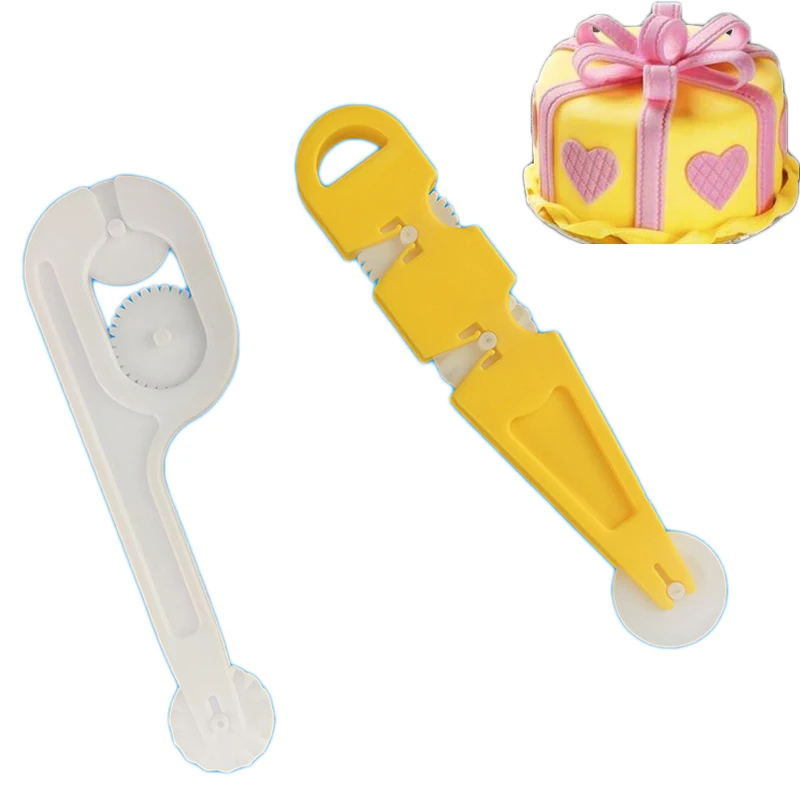 

4Pcs/Set 3 Wheels Fondant Cake Embossing Mold Roller Knife Cutter DIY Pastry Cookie Biscuits Decorating Molds Home Baking Tools