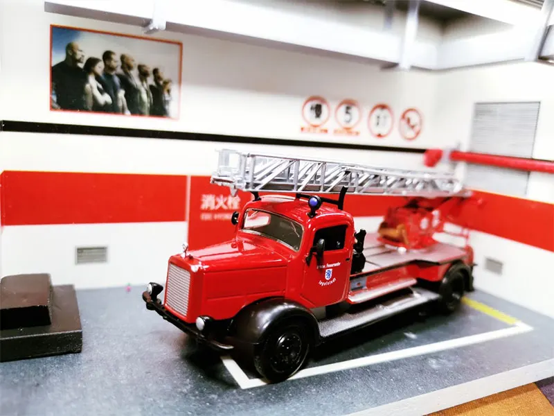 Модель автомобиля из сплава в масштабе 1:64 подземный гаражный шкаф с светильник