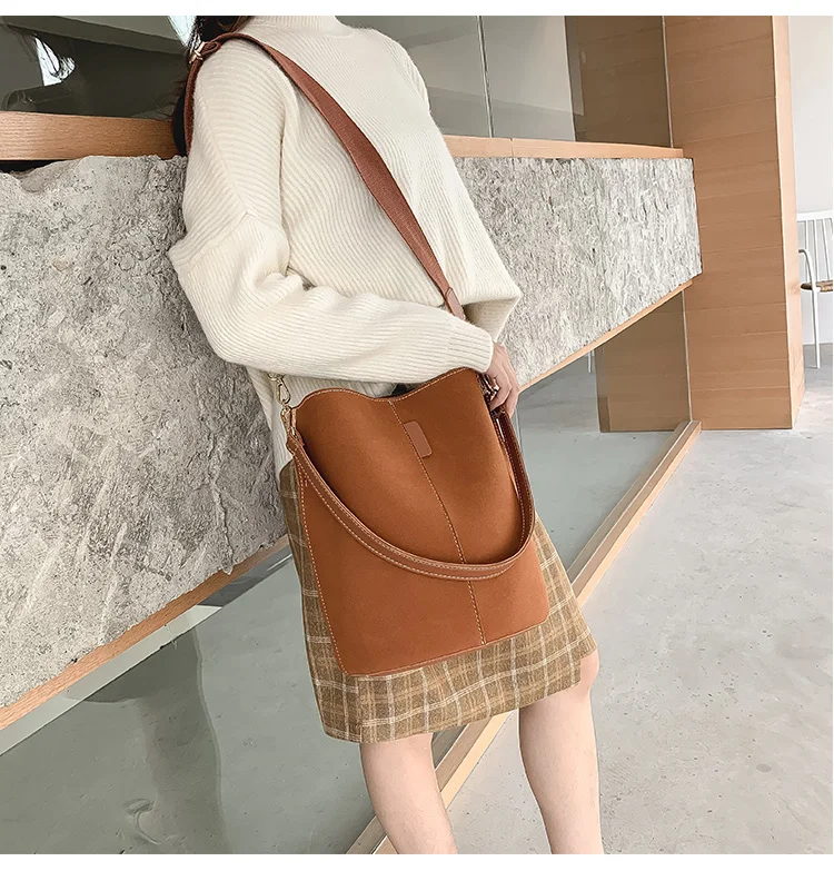 Качество Искусственная кожа crossbody сумки для женщин ретро дамы сумка заклепки клапаном сумка женская через плечо с цепочкой сумка