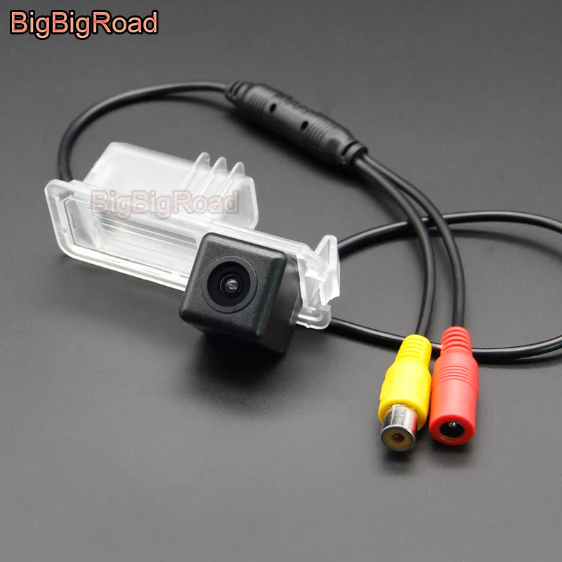 

BigBigRoad Vehicle Wireless Rear View Backup Camera HD Color Image For Volkswagen Beetle Golf Passat CC Polo V (6R) / Golf 6 VI