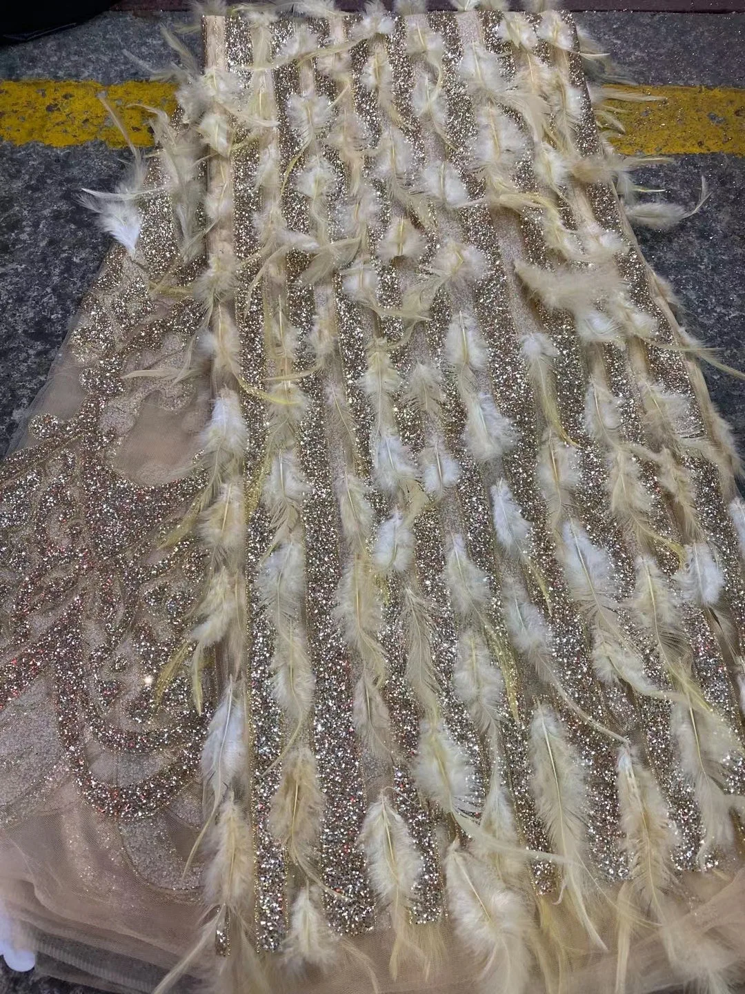 

Newest Nigeria Embroidery French Mesh Lace 3d Flower Wedding Tulle Fabric Feather Dress Mesh Lace Fabric ZX4422