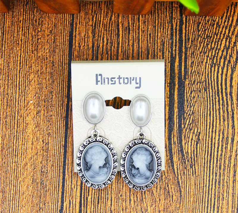 Oval Pearl Earrings Stud For Women Lady Queen Cameo Stud Vintage Look Antique Silver Plated Fashion Jewelry TE492