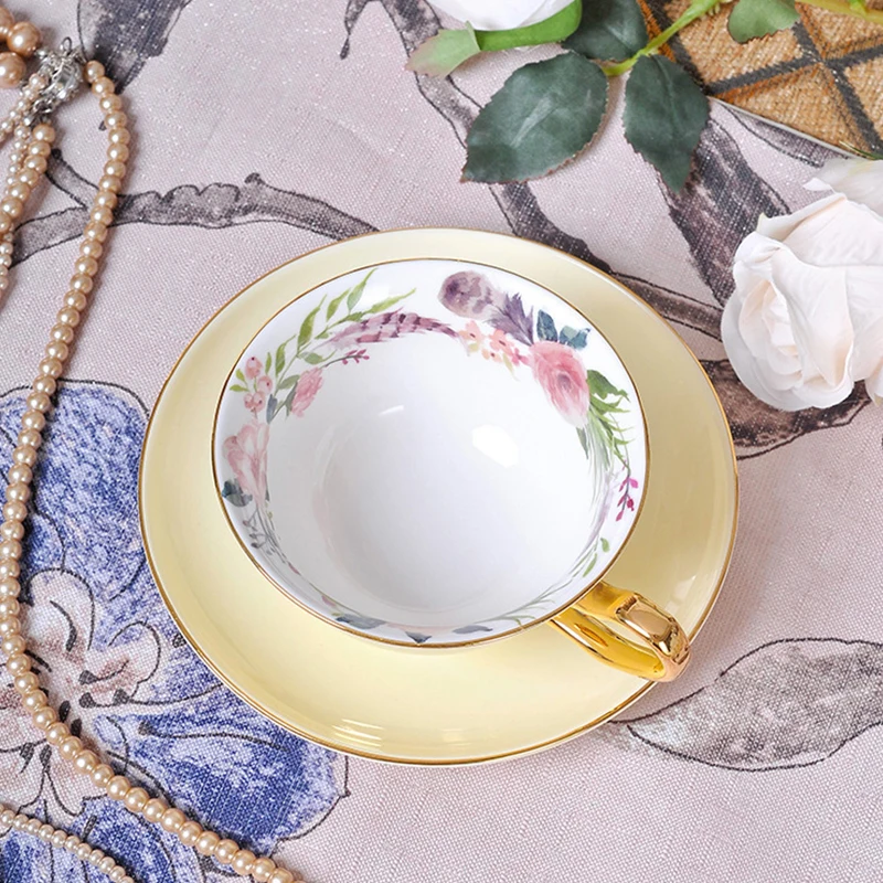 YBK Tech Set Tazza E Piattino In Porcellana Bone China 150ml – Bianco Con Fiori In Rilievo – Regalo Elegante Con Cucchiaio - 3