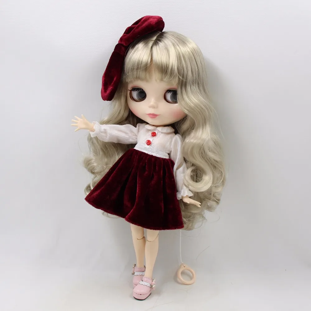 Neo Blythe Doll with Grey Hair, White Skin, Shiny Face & Jointed Body 1