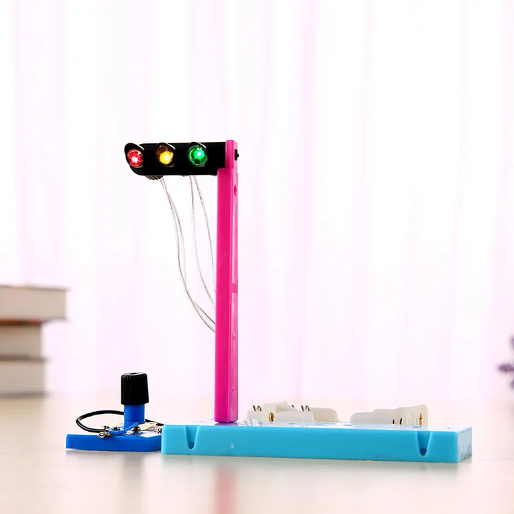 

Traffic Lights Self-Made China Science Publishing & Media Ltd.(cspm) Children Science And Technology Small Production Invention