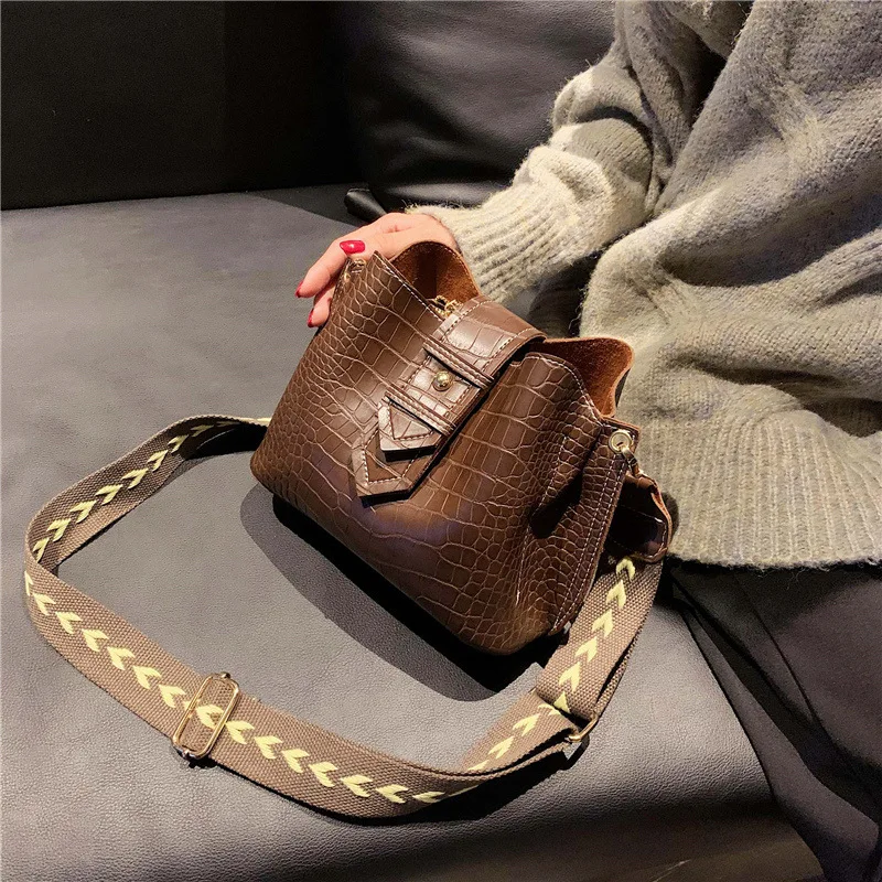 

INS Super Fire MORI Series Bag Retro Crocodile Pattern Shoulder Bag Korean-style Student Shoulder Bag Versatile Bucket Bag