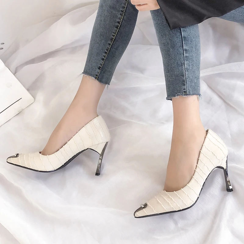 

2020 Hot Sale New Quality Flock Metal Decoration Thin Heels Pointed Toe Wedding Party Sweet Lady High Heels zapatos de mujer