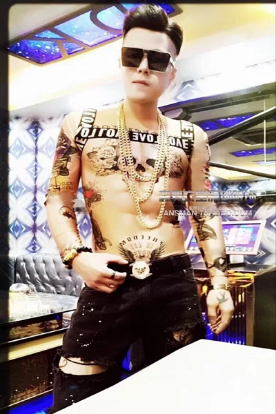 

Bar party nightclub male singer DJ DS GOGO 3D fake muscles fake abdominal muscles one-piece tattoo clothing costumes