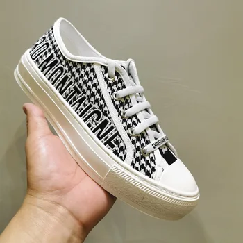 

2020 new houndstooth flat embroidered sneakers round toe lace embroidered casual canvas shoes