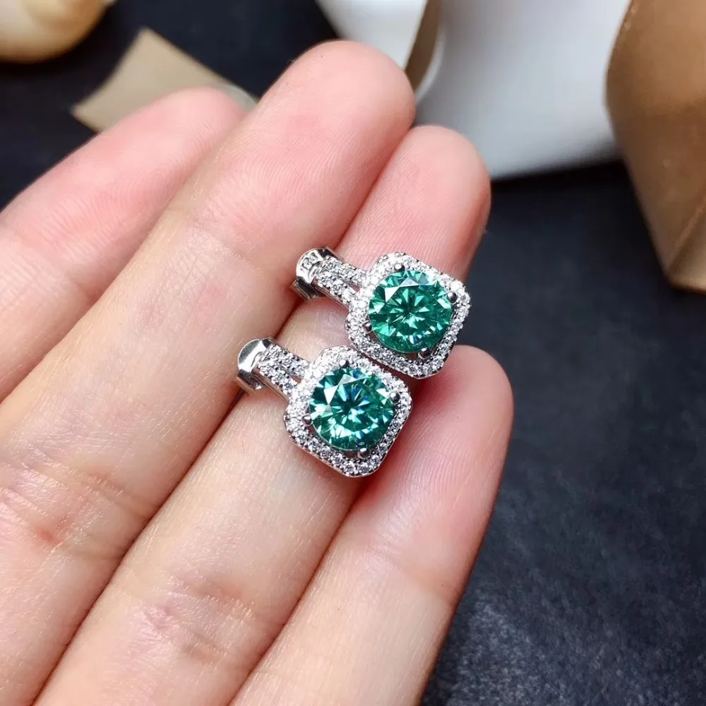 1 carat green Moissanite suit  The latest gemstone. Good color and fashionable style D VVS