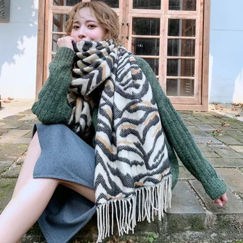 

Winter 2019 New European and American Brand Cashmere Zebra-like Leopard Scarf Female,fringed scarf for warmth preservation
