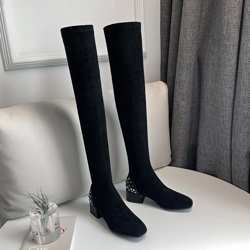 Donna-in/ г. Женские сапоги до колена зимние сапоги из натуральной кожи с квадратным носком на среднем каблуке стильные с заклепками Черные Сапоги выше колена