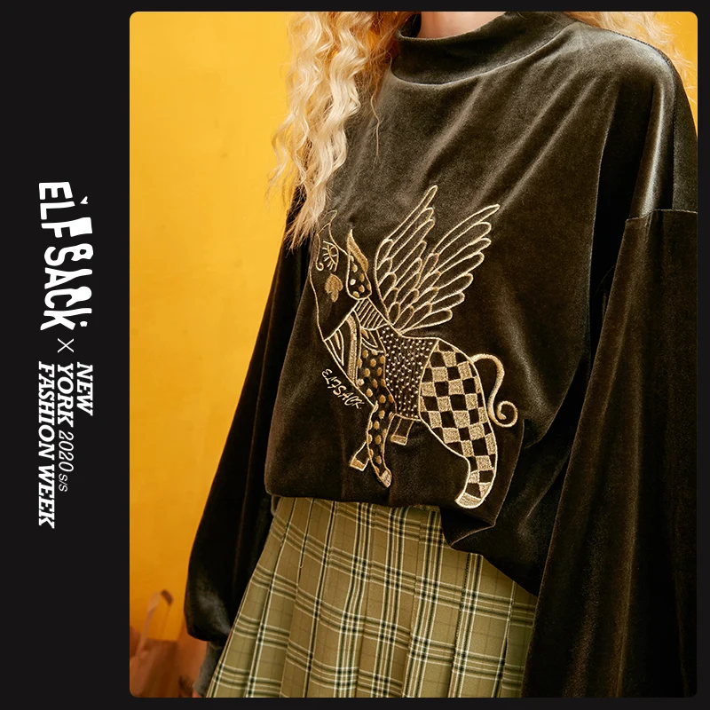 ELFSACK Green Pig Print Turtleneck Casual Velvet Sweatshirt Women Tops Autumn Streetwear Oversize Female Sweatshirts