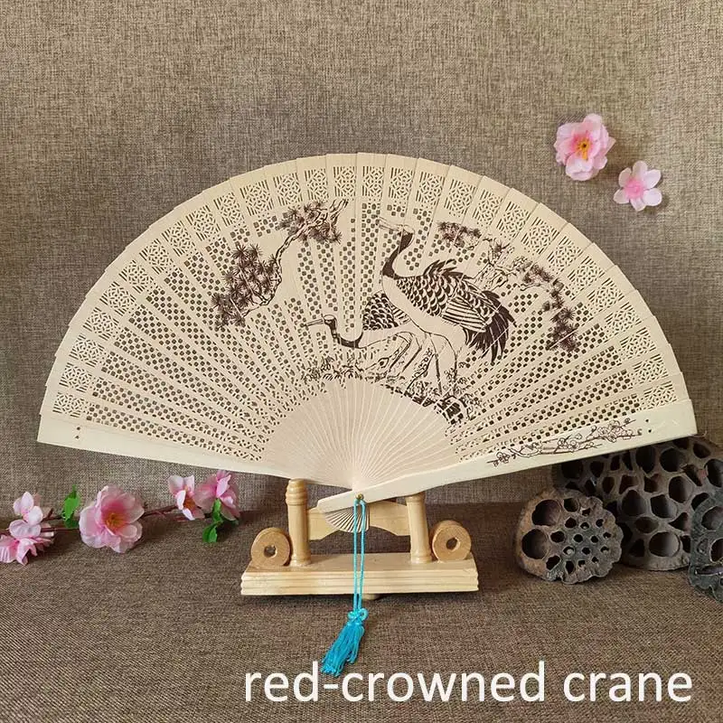 red-crowned crane Винтажный китайский стиль, полый деревянный вентилятор, Ретро стиль, Женский Складной вентилятор, 1 шт., антикварная резьба, ремесло, вентилятор для фотосессии, 13 стилей, s выбор - Цвет: red-crowned crane