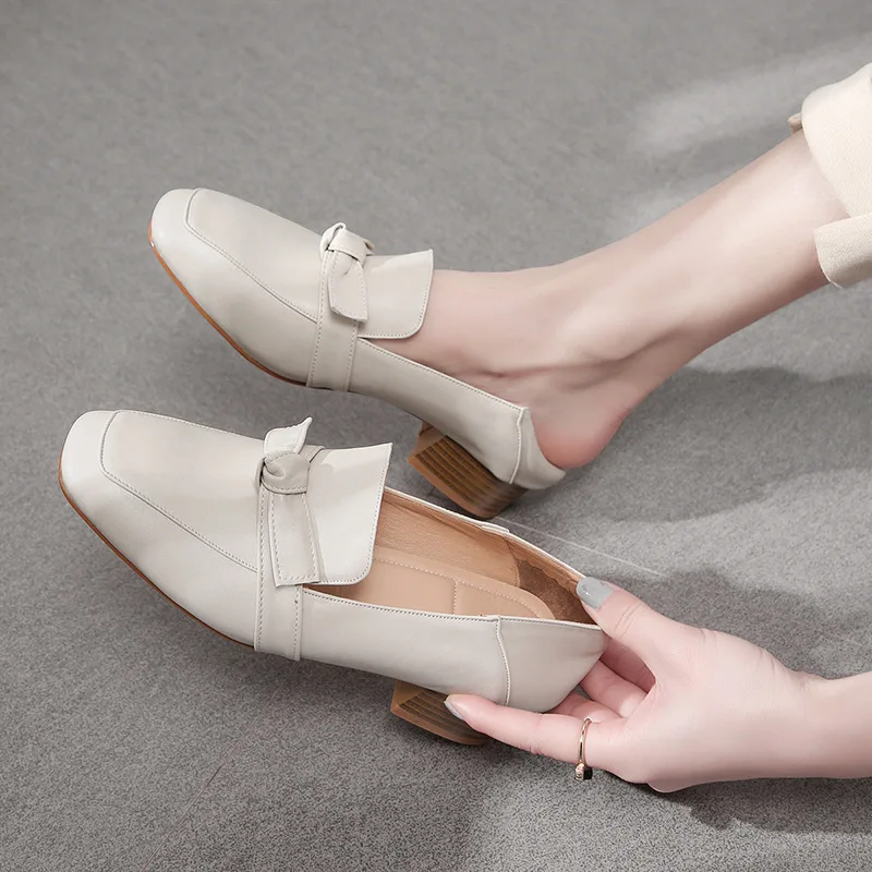 

2020 Spring New Style Super Fire Step on Documentary Shoes Women's Large Size Bow Small Square Head Casual Shoes Women's T4216