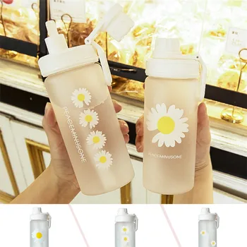 

BPA Free Plastic Water Bottle Daisy Flower Outdoor Water Flask With Straw Portable For Touring Camping
